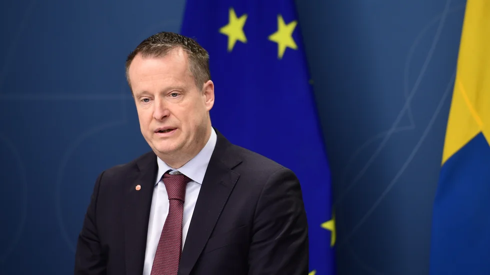 Det svenska mottagandet ska ske med kontroll och en jämn fördelning över hela landet, säger integrations- och migrationsminister Anders Ygeman (S) på en pressträff.