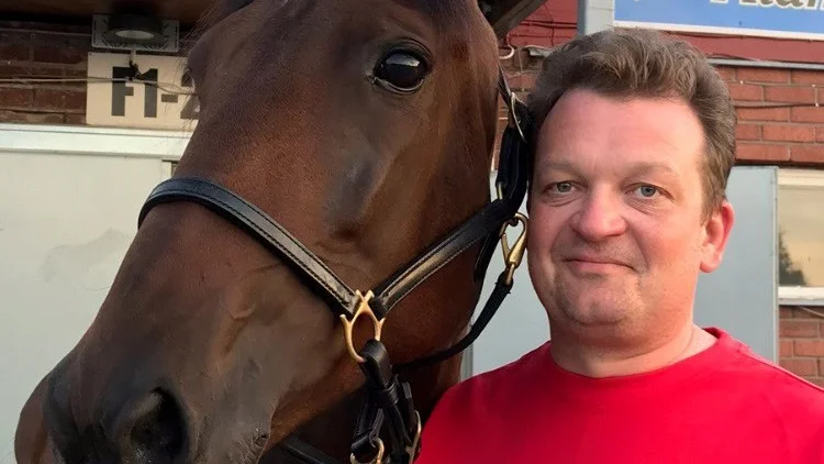 Hemmatränaren Jaakko Alamäki och 27-oddsaren Aida Brick öppnade V65-spelet i Boden. Ekipaget var den svåraste brickan i V65-raden.