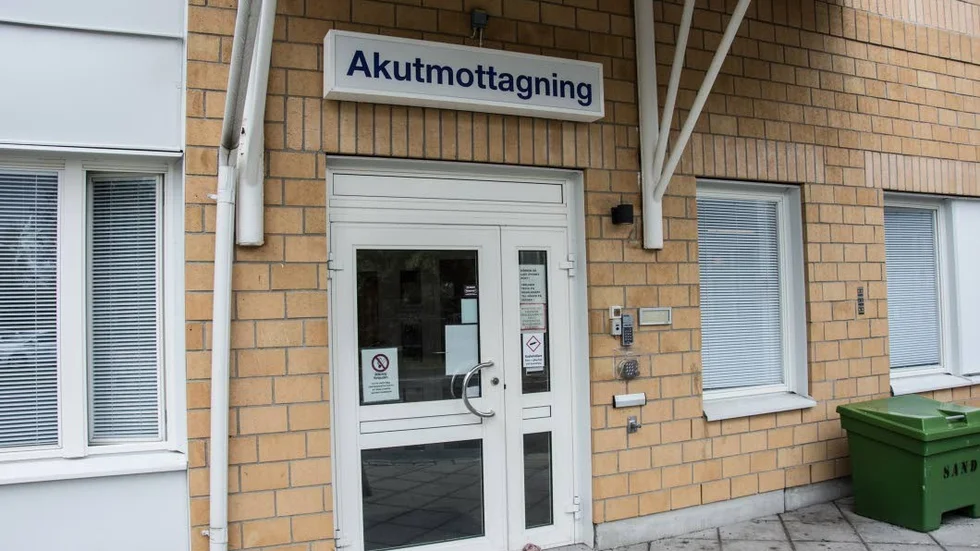 Flickan remitterades till akuten på Sunderby sjukhus. Röntgen visade att hon hade en fraktur.