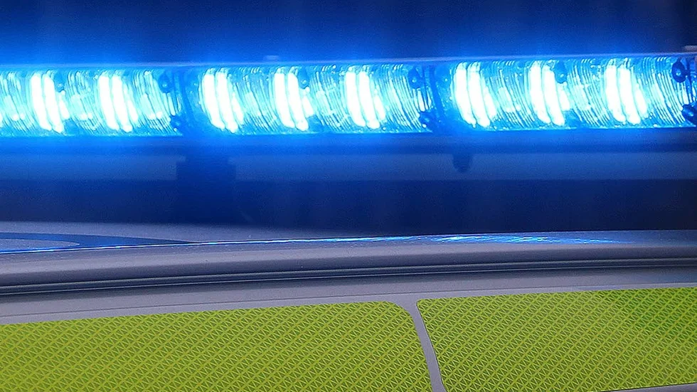 polis blåljus utryckning polisbil