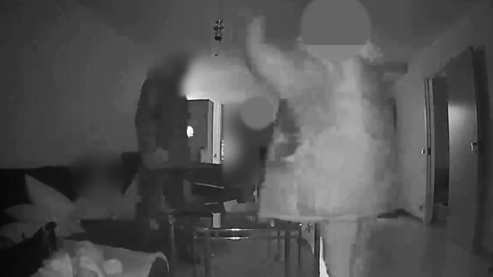 Fem månader innan den 25-åriga kvinnan mördades utsattes hon för ett rån i sin lägenhet. 