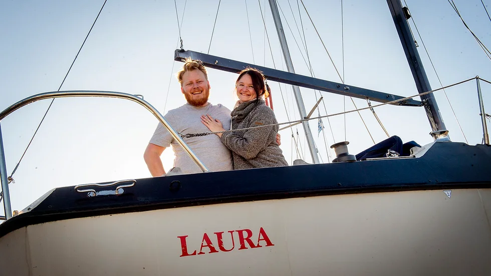 Anders och Gerda Boman skaffade segelbåten Laura och spenderade sedan sin bröllopsresa på båten då de inte kunde resa utomlands under pandemin.