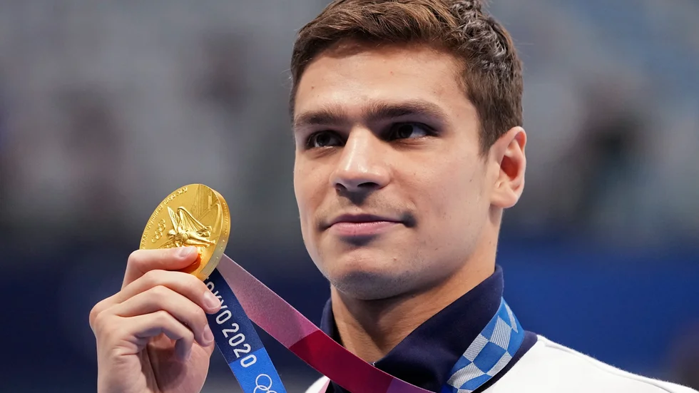 Ryske simstjärnan Jevgenij Rylov tog dubbla OS-guld i Tokyo 2021. Om IOK lättar på sina sanktioner mot Ryssland kan han få försvara sina medaljer i Paris nästa år. Arkivbild.