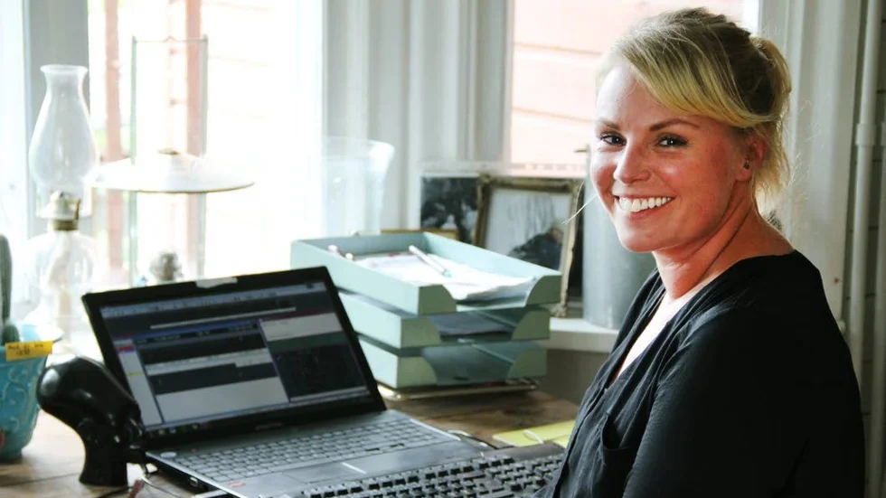 Kontoret. Frida Jorlin trivs med att ha arbetsplatsen hemma i vardagsrummet.