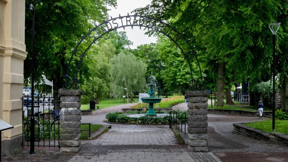 Stadsträdgården i Uppsala. Här inne skedde rånet och misshandeln för ett par veckor sedan.
