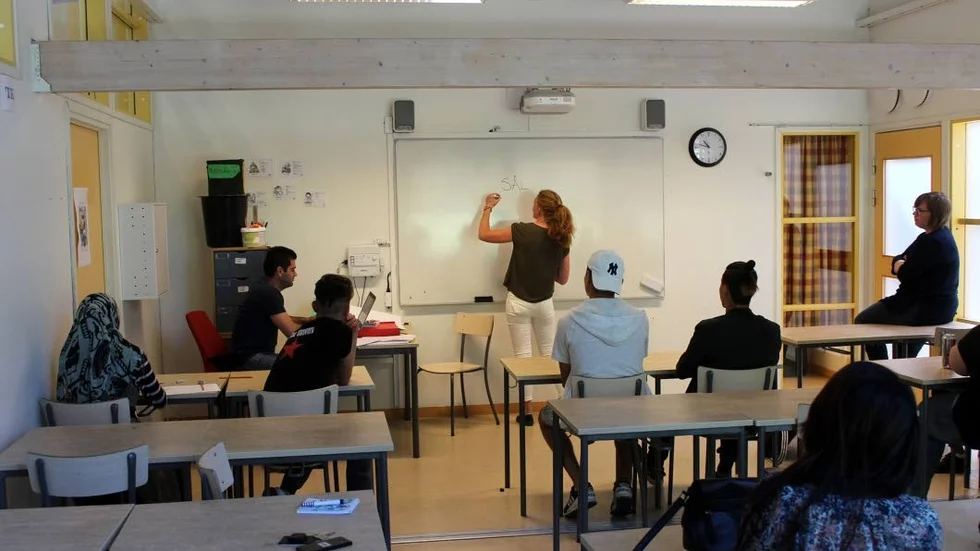 Undervisning. Lärare Kajsa Ekholm undervisar eleverna.