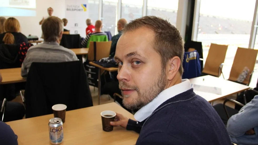 Internationellt. Robert Larsson, verksamhetschef på Riksidrottsförbundet, var värd för mötet på Tierp Arena tillsammans med Svenska Bilsportförbundet.