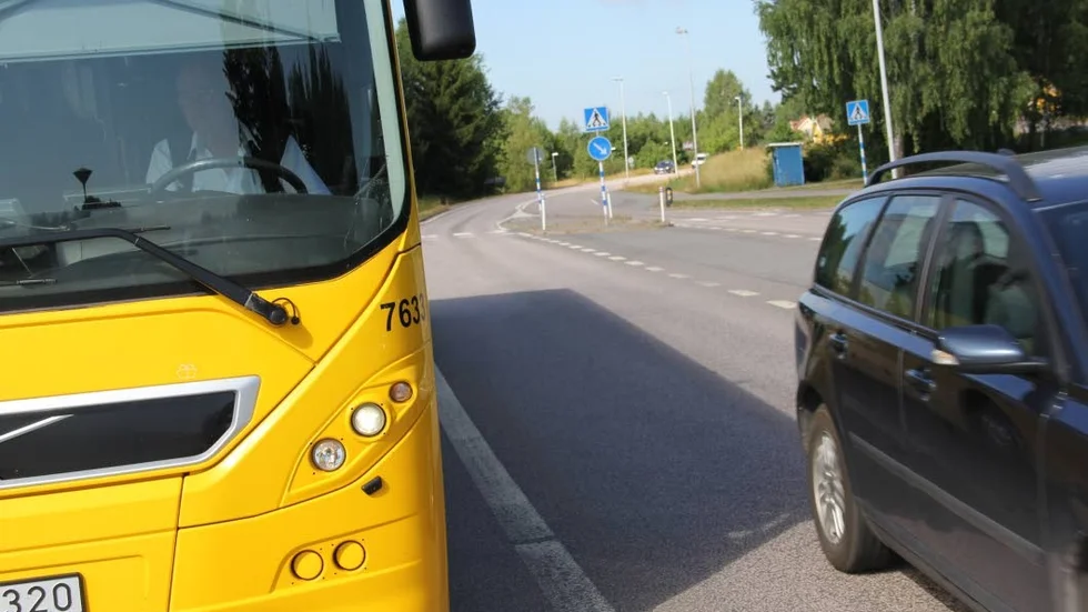 På den här platsen i Vittinge påkördes och dödades en 14-årig pojke år 1989. Trots refuger i vägbanan kör många bilister för fort genom byn.