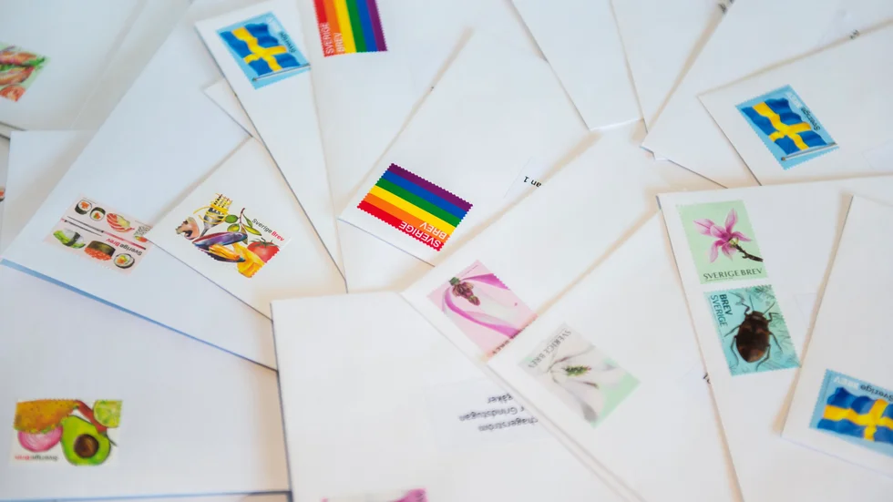 Allt färre brev skickas i Sverige, därför inför nu Postnord varannandagsutdelning.