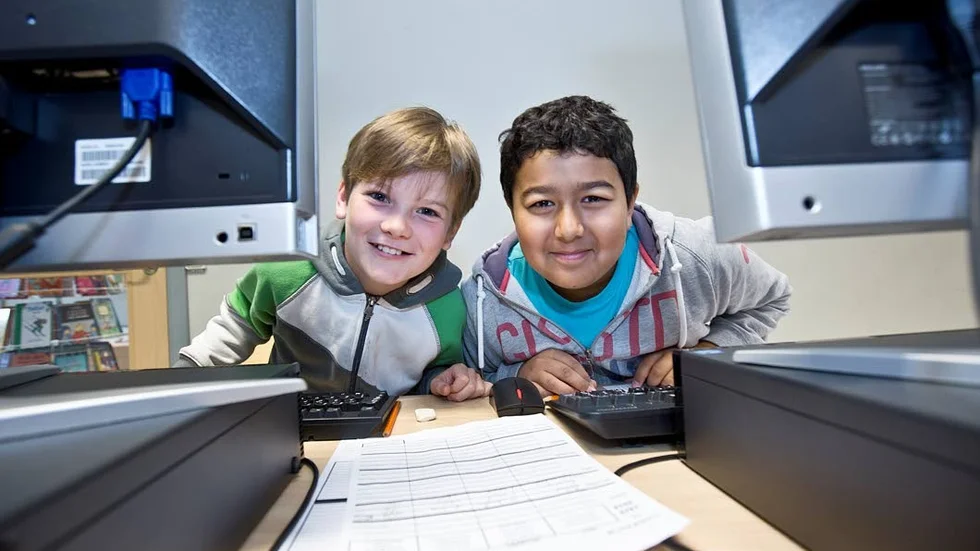 Grönt. Elias Borgegård och Ashkan Shabani är med i Grönsaksförsöket.