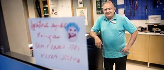 Kulan landade på hans mage