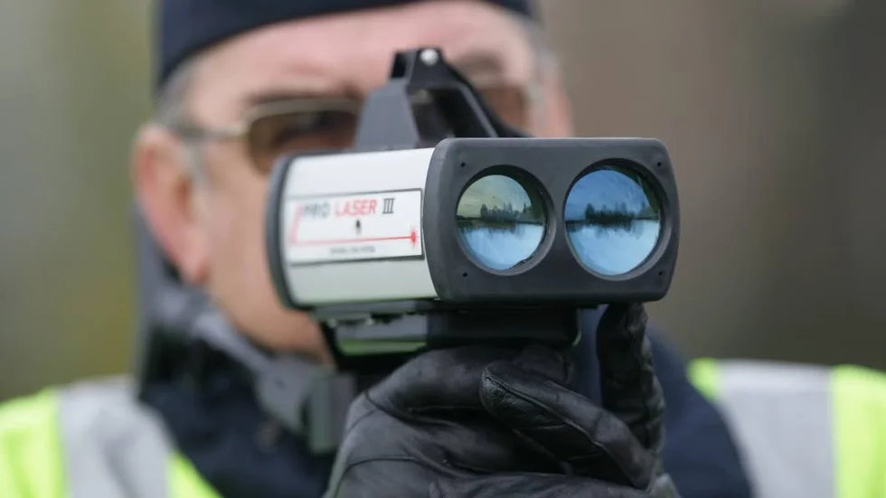 Arkivbild. Upp till ett hundratal kan ha stoppats med ogiltig lasermätare.