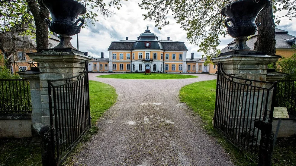 Får ny vd. Monica Kinsella har en tjänst i Enköpings kommun, men inom kort börjar hon på deltid vid herrgårdsstiftelsen i Österbybruk för att sedan övergå till heltid.