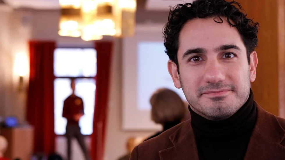 Civilminister Ardalan Shekarabi (S) besökte under torsdagen Träffpunkten på Storgatan i Uppsala.