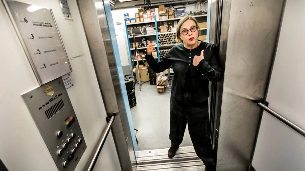 Hotar? Anna Carlson säger att hon ska göra sin sista roll nu på Uppsala Stadsteater. Men först ska hon leda Guldbaggejuryn.