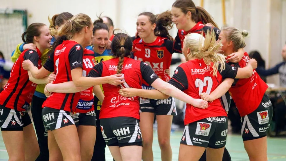 Segerjubel. Enköpings HS besegrade Bollstanäs efter en dramatisk avslutning.