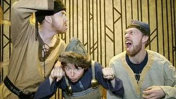 Ensemblen i barnteatergruppen Tio fötter, Mats Lindberg, Carin Anlér Fiske och Niklas Högefjord spelar en annorlunda vikingasaga i Värsta vikingen.