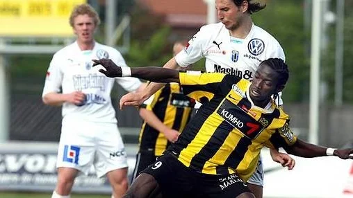 Målskytten Dioh Williams framför Sirius Hjalmar Bertwig och Gustaf Segerström.