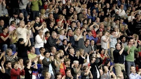Så här såg det ut i Fyrishov sist när Uppsala mötte Solna. Det är fördel Uppsala på läktarna även i Solnahallen på fredag.