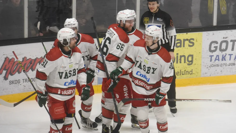 Väsby avgjorde med en riktig målkavalkad i upptakten av andra perioden.