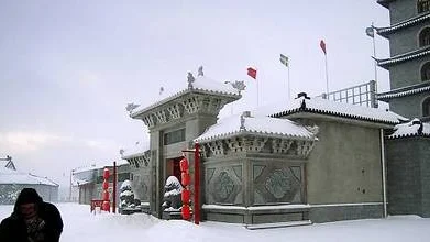Dragon Gate kan framöver bli en bland många kinesiska attraktioner i regionen. Redan i år planeras byggstart för ytterligare uppemot fyra besöksmål i området.