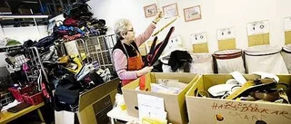 Många skänker trasiga kläder