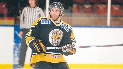 Robin Ekström klev fram och vände matchen mot Helsingborg på egen hand med två mål vilket gav VH-seger med 4-3.