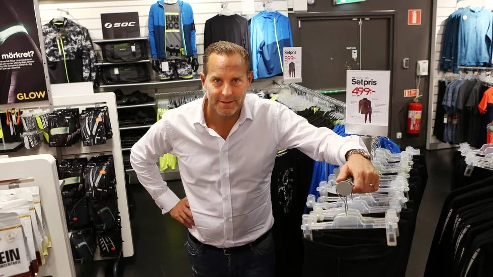 Tufft i sportbranschen. Stadium väljer nu att sälja kedjans sju butiker i Danmark och vd Karl Eklöf förklarar att satsningen i Danmark inte gått som man hoppades.