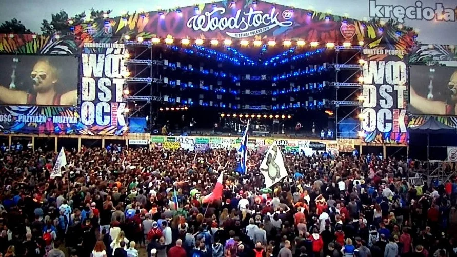 Massor. En gigantisk publik mötte Finnegan's Hell på Woodstock i Polen.