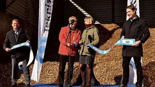 Tekniska verkens vd Anders Jonsson, styrelseordförande Gösta Gustavsson, Mette Toft, mejerichef på Arla och Lars Hammarström, teknisk chef, Arla ser till att bandet klipps.