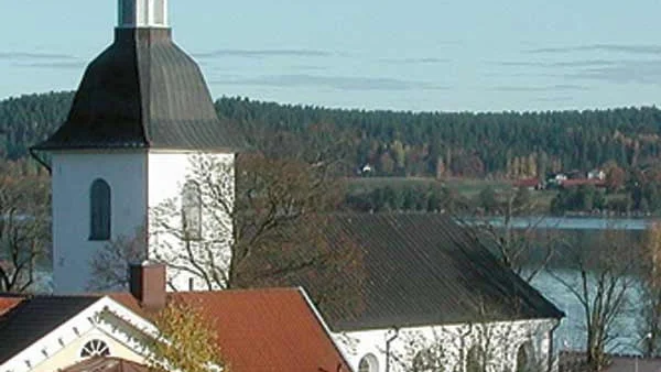 Hycklinges skönhet hjälper inte. Folk flyttar.