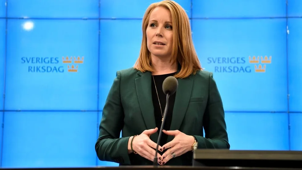 Annie Lööf (C).