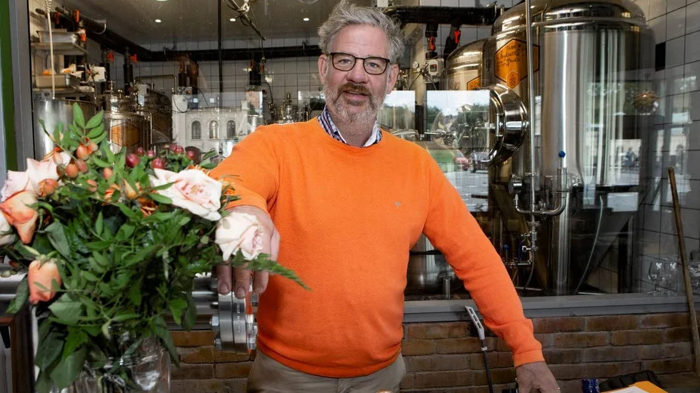 Erik Bennbom har en lång yrkeskarriär bakom sig i restaurangbranschen i Uppsala. Nu driver han krogen Bryggeriet Ångkvarn, som tillverkar egen öl.