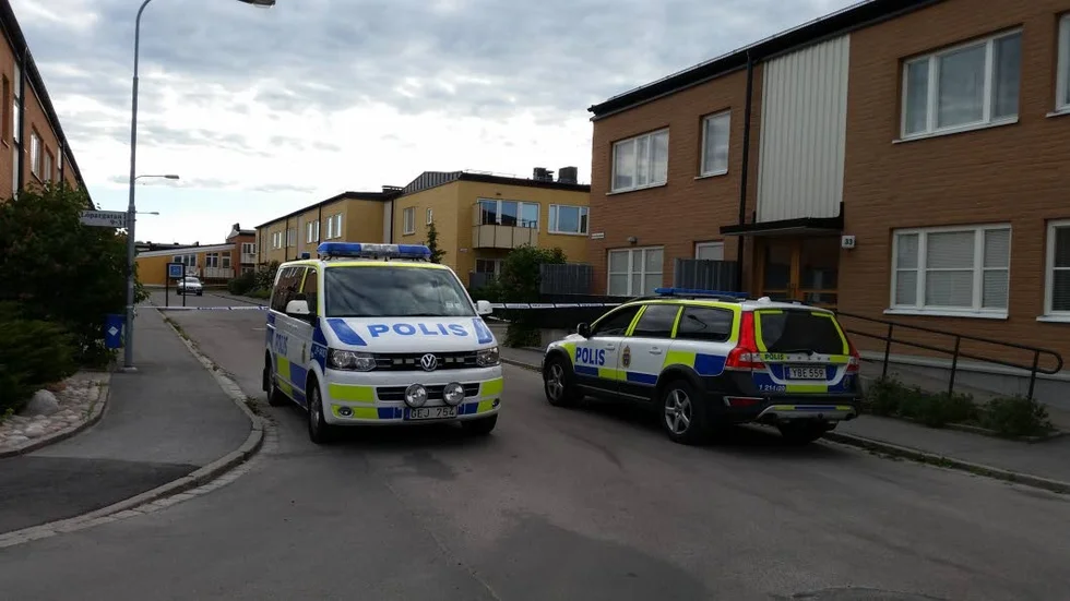 Efter skjutningen i Kvarngärdet i torsdags spärrade polisen av flera gator.