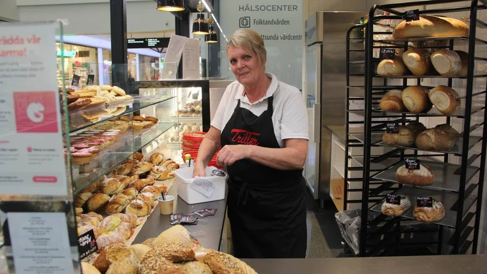 Lotta Göransson på Triller mat och bröd fick sälja många mackor, men ingen varm mat under måndagen. Hon kände sig chockad när hon först hörde om branden.
