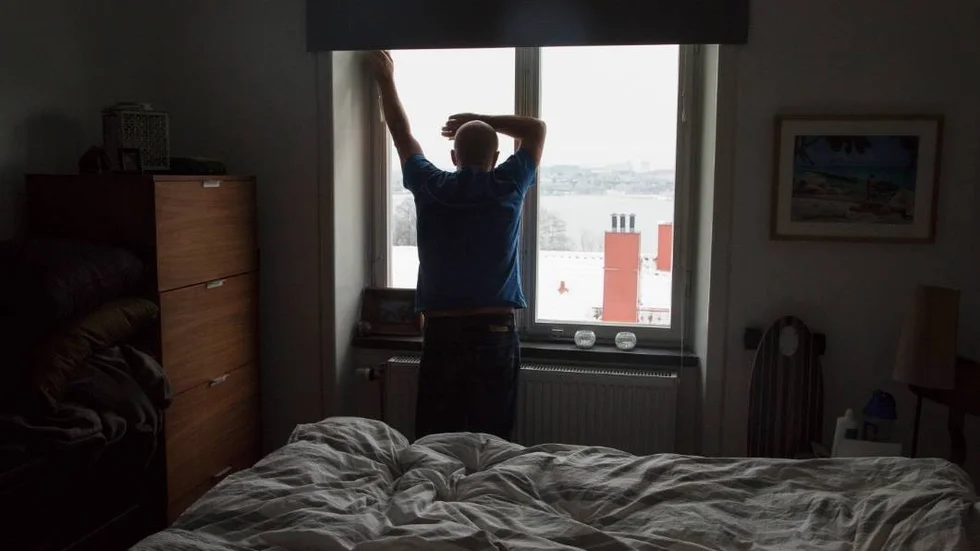 20170113 - Deprimerad man står och tittar ut genom fönster
Fotograferna Holmberg / TT / kod 96