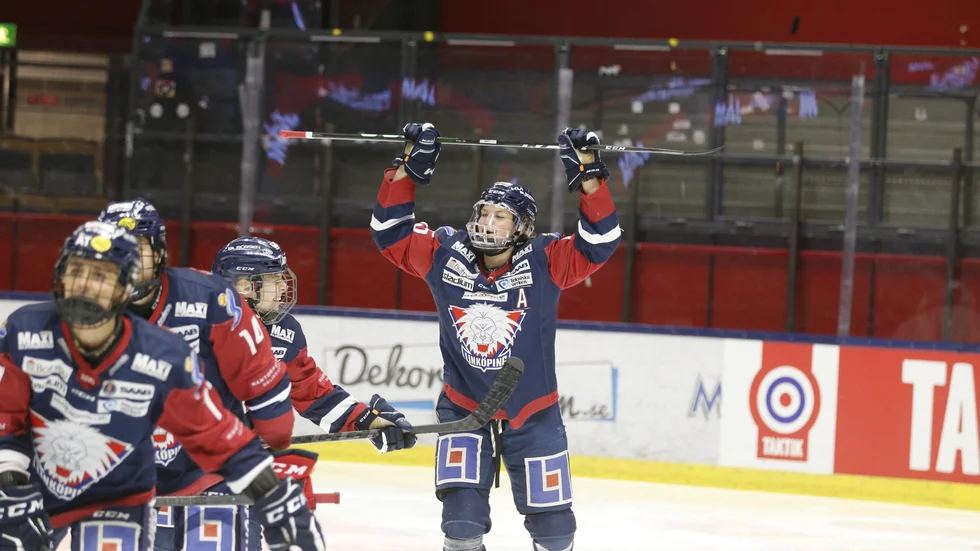 Jessica Adolfsson jublar i matchen mot Luleå.