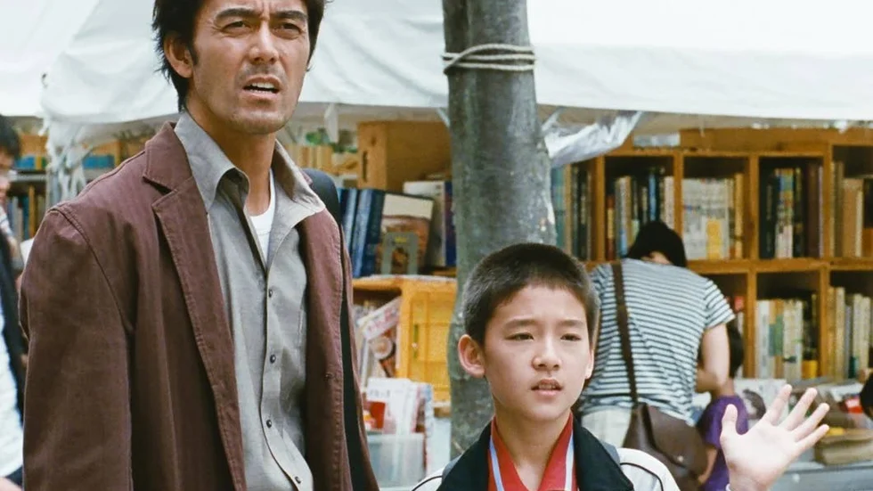 Hiroshi Abe och Taiyô Yoshizawa har en fin kemi som far och son i "Efter stormen"