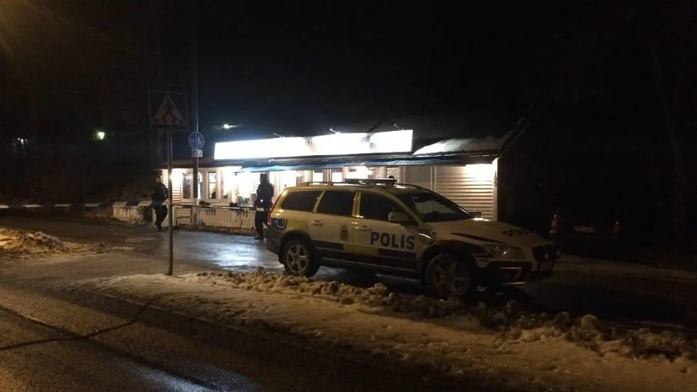 Skjutning mot en bil i Svartbäcken.