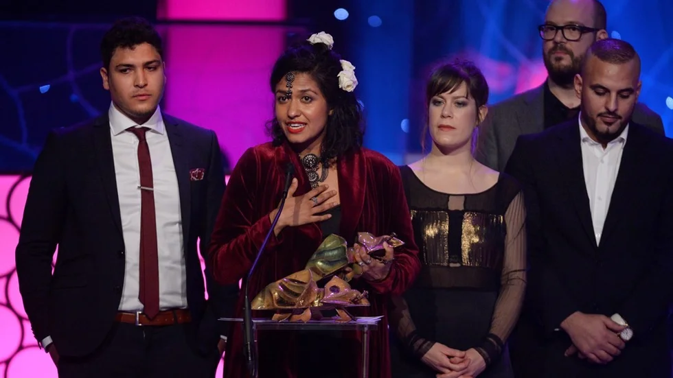 STOCKHOLM 2016-01-18   
Filmen "Förvaret" av Anna Persson och Shaon Chakraborty tilldelas priset Bästa dokumentär vid Guldbaggegalan på Cirkus i Stockholm på måndagen.   
Foto: Jessica Gow / TT / Kod 10070