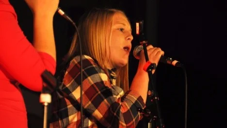 För Maria Gunnarsson var det det första större framträdandet.  Här framför hon låten Signed, sealed, delivered I´m yours av Stevie Wonder.