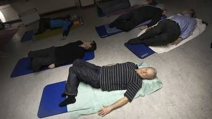 cancerpatienter på yoga, Akademiska sjukhuset : Längst fram Benny Frelin
