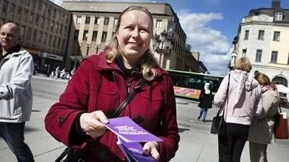 Stora torget. Elisabet Alphonce, projektledare för Attityduppdraget i Uppsala län.