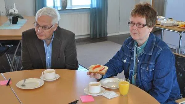 Socialnämndens ordförande Leif Nilsson och diakon Carina Hannus.