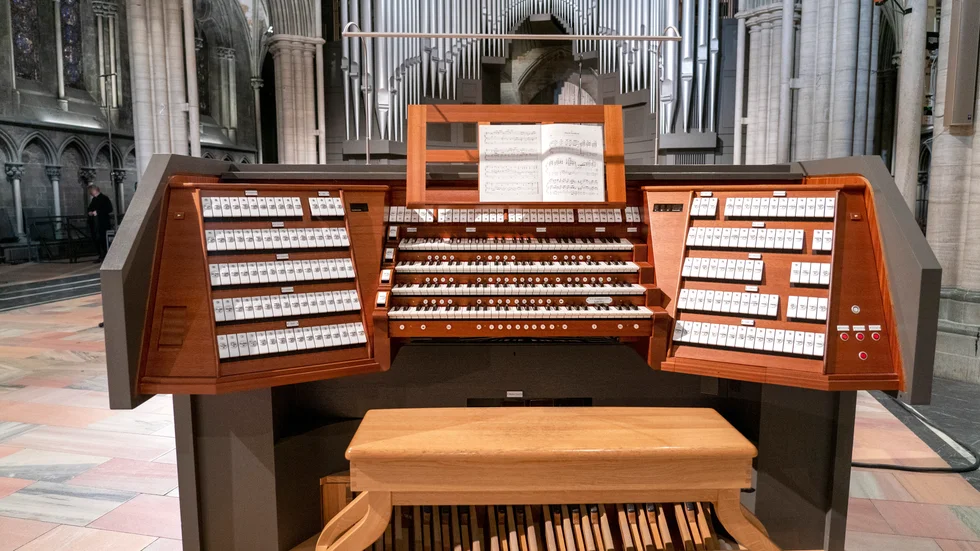 Det blir allt vanligare att kyrkomusikerna bara spelar psalmer på begravningar.