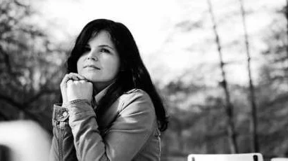 Julia Franck, född 1970, har gett ut ett antal böcker. Med Hjärtats blinda fläckar introduceras hon nu på svenska.