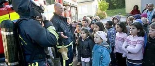 Gottsundaelever lär av brandmän