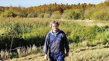 Stefan Jordesköld skulle gärna se att den gamla Sjöbosjön nordväst om Fjärdhundra som delvis ligger på hans marker kunde återställas igen.