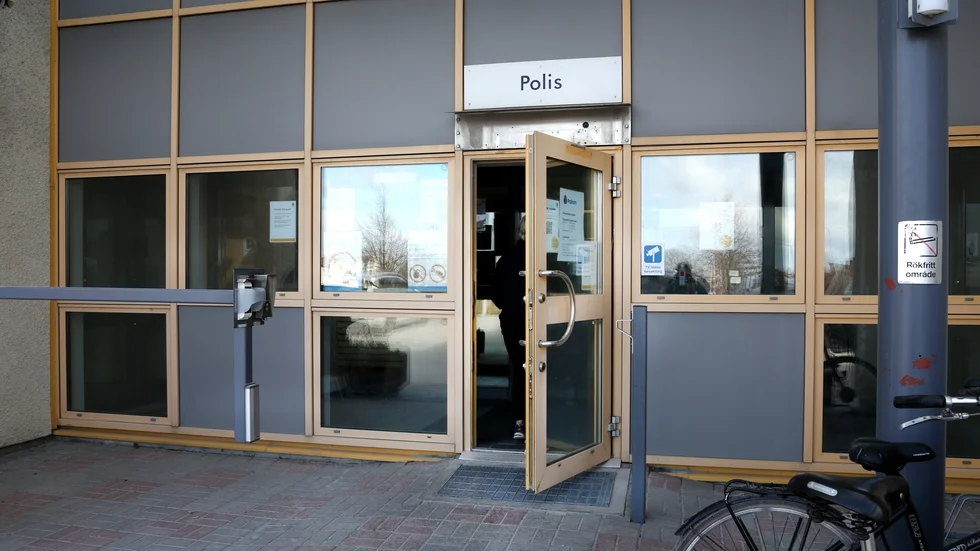 Polishuset har bokade tider för ansökan till pass, nu utökas antalet bokningsbara tider och personalen jobbar dessutom extra två lördagar.