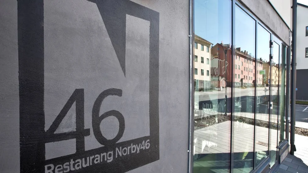 Anonymt. Va? Ligger det en krog där? Norby 46 har sparsmakad fasad, men därinne väntar en treligt kvarterskrogsupplevelse.